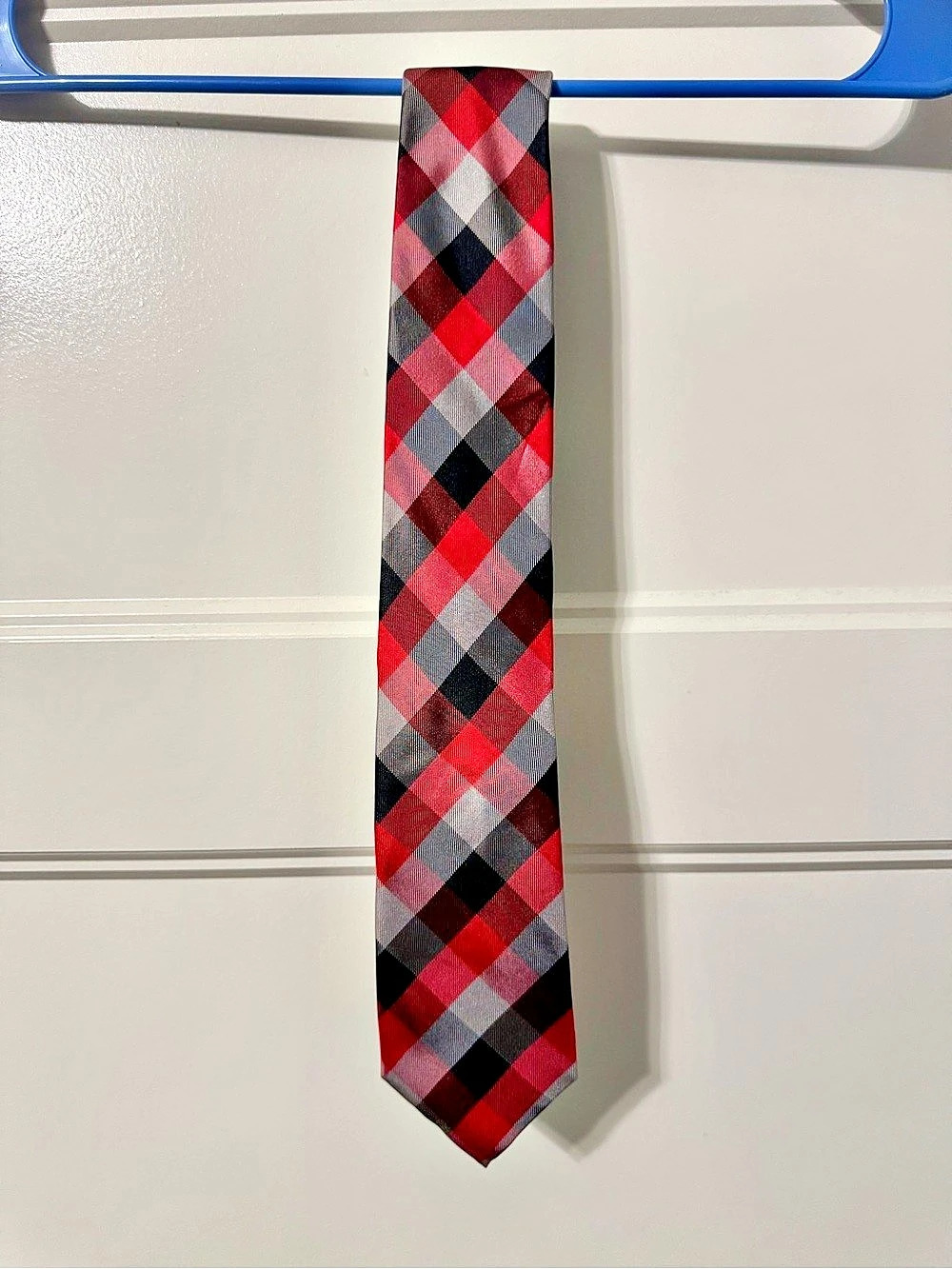 Tommy Hilfiger Men's 100% Silk Plaid Tie in Red & Black Like New